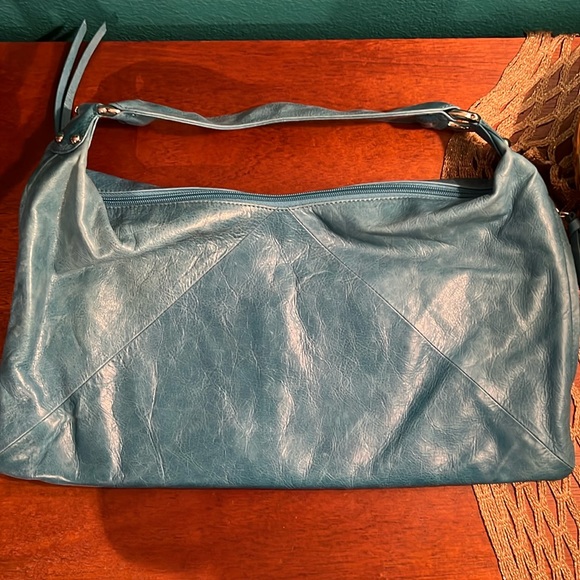 2025 FALL HANDBAG TREND ALERT!! Hobo brand Paulette hobo style shoulder bag - Picture 6 of 8